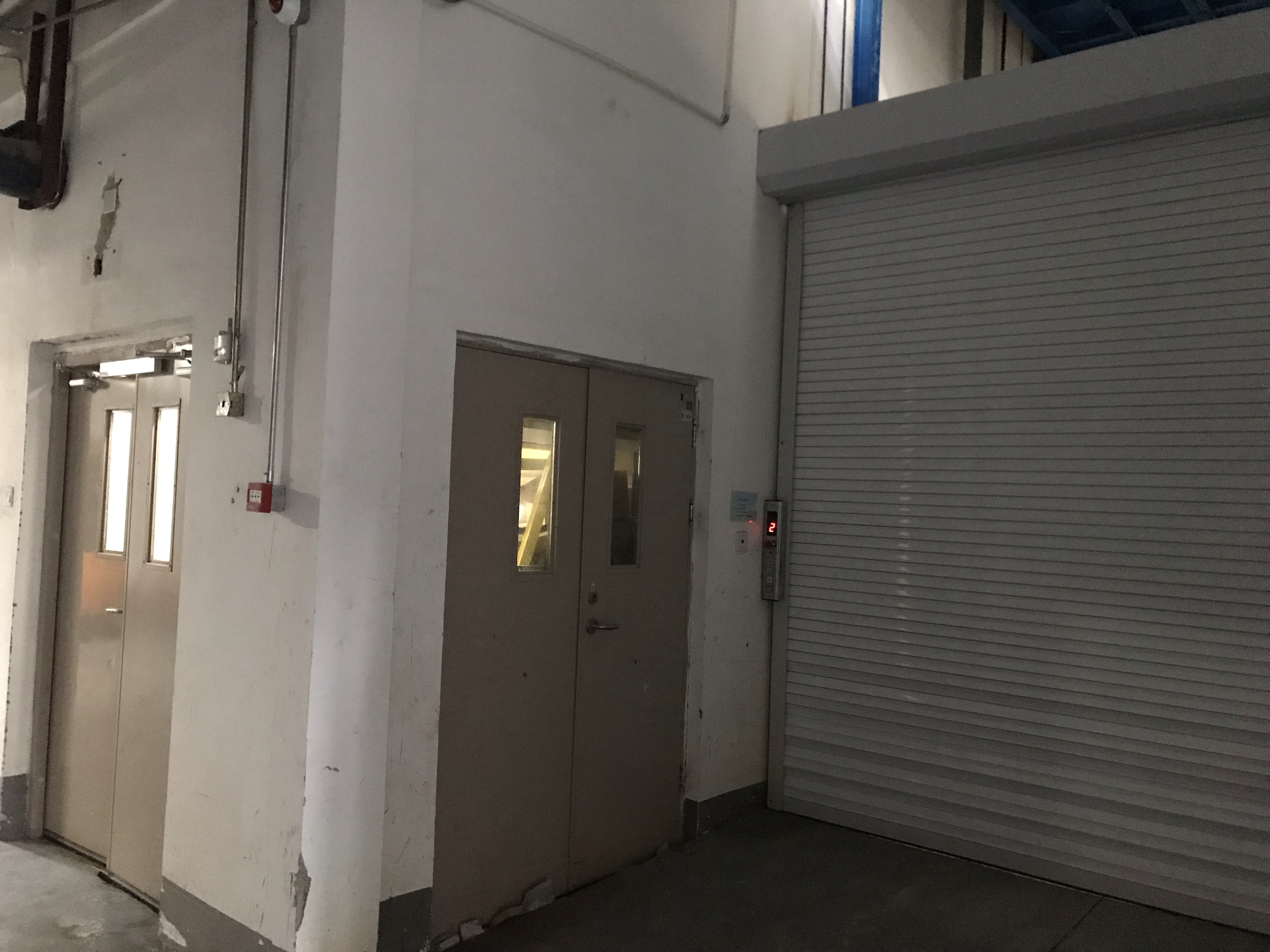 负一层避光仓库出租｜无窗全暗房｜恒温潜力｜适合酒类/胶片/化学品